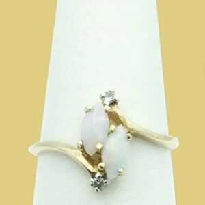 10 k Opal and Dimond ring
